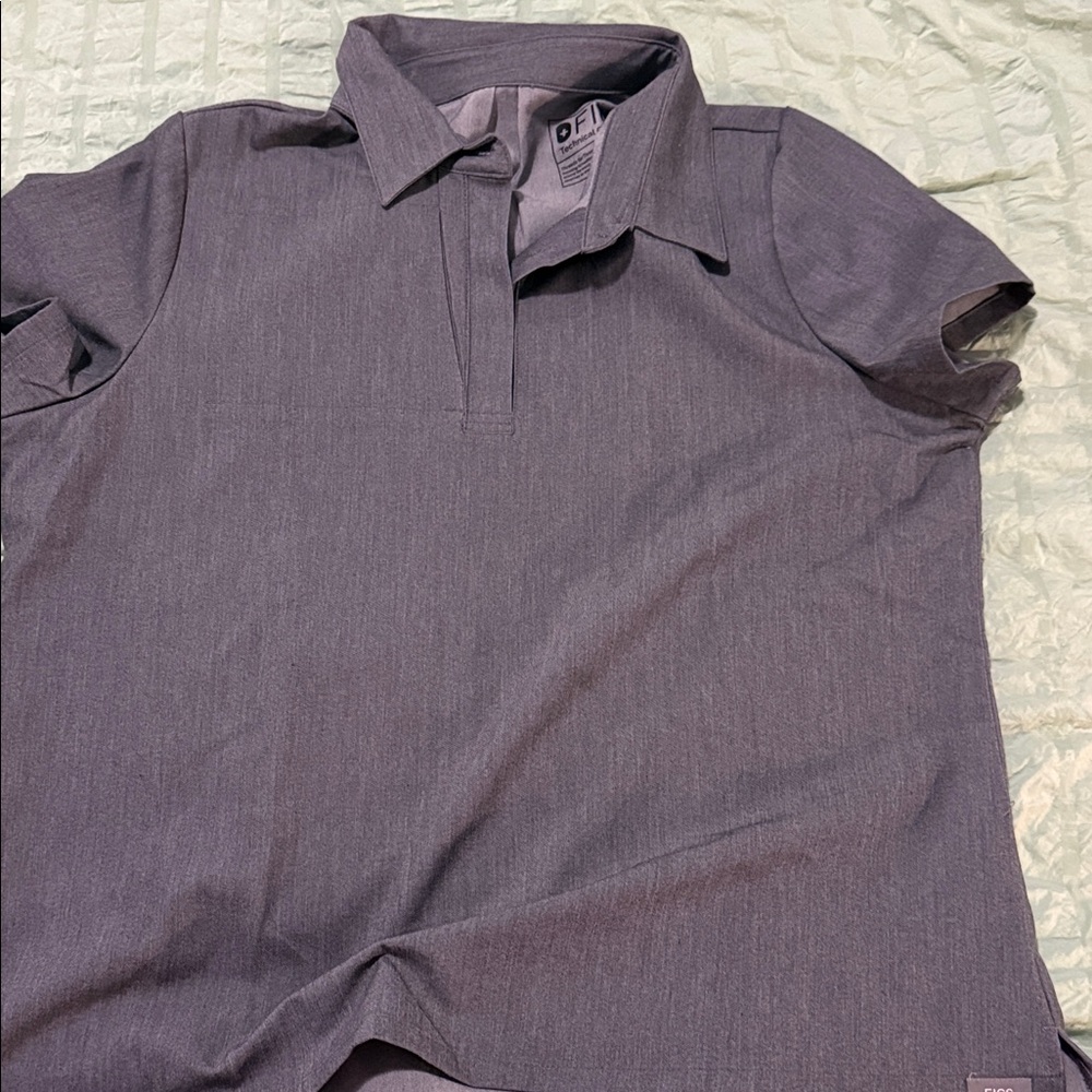 Figs scrub top